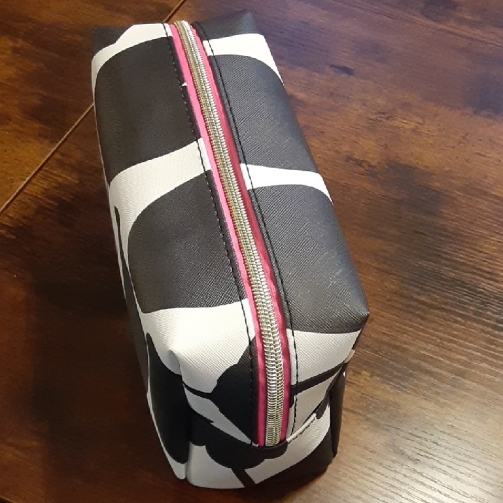 French Bull Cosmetic Bag, Betsey Johnson Facial Wipe, and 6 piece beauty bundle